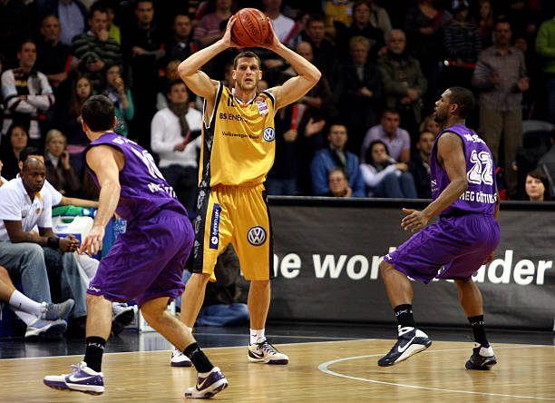 尼修斯因控 尼修斯因控