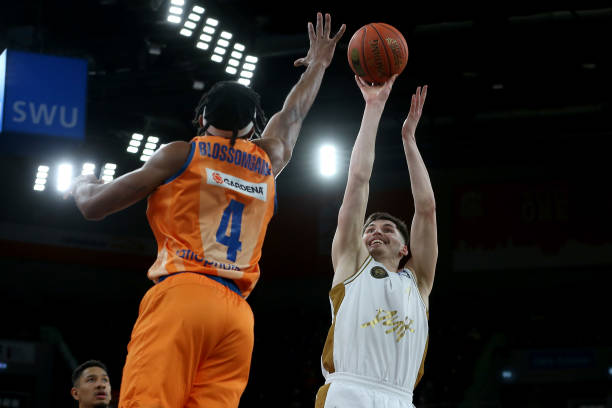 比赛中的努 比赛中的努