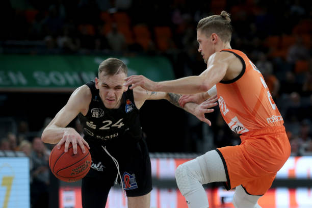 教练能够更 教练能够更